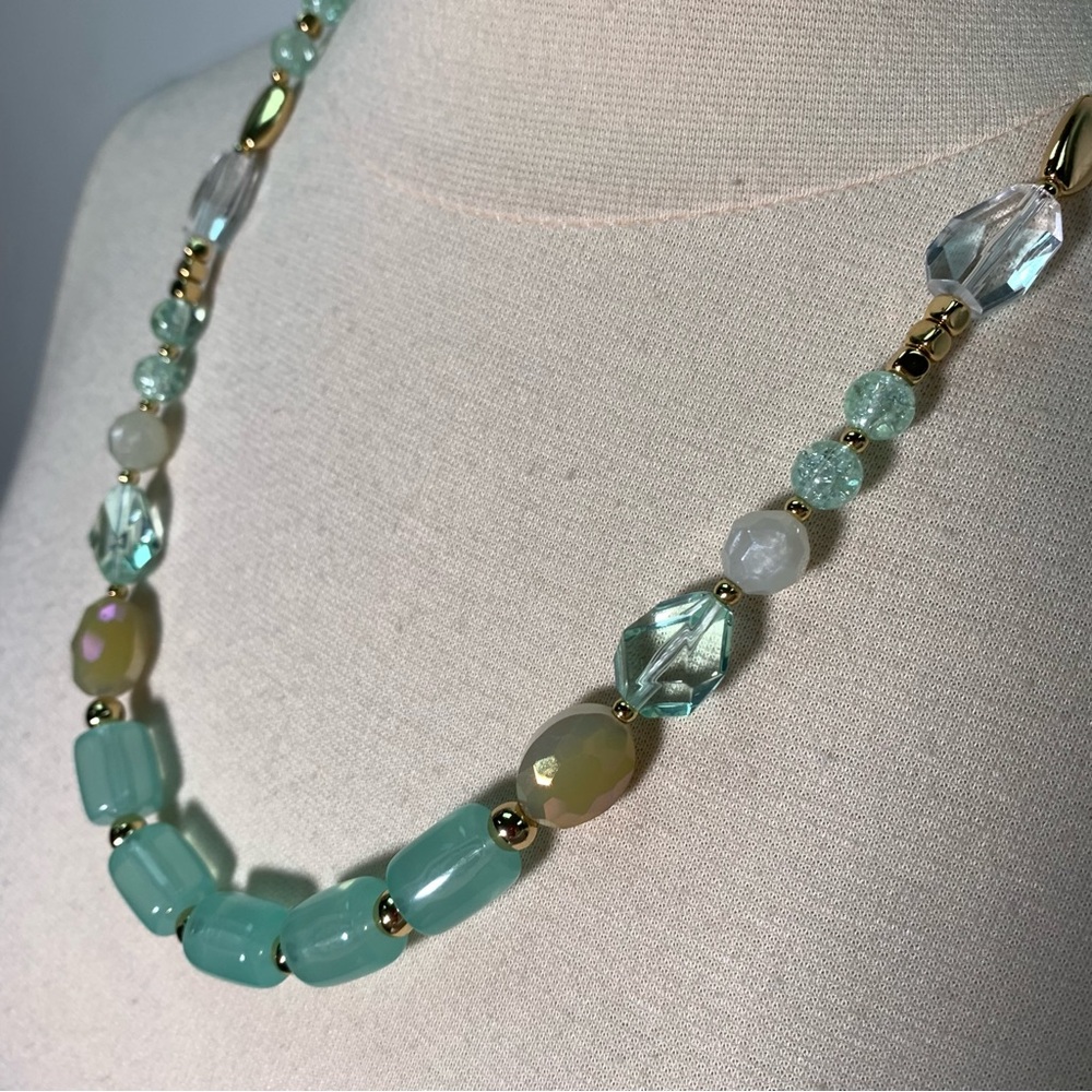 Talbots NWT greenBeaded Necklace with Gold Accents